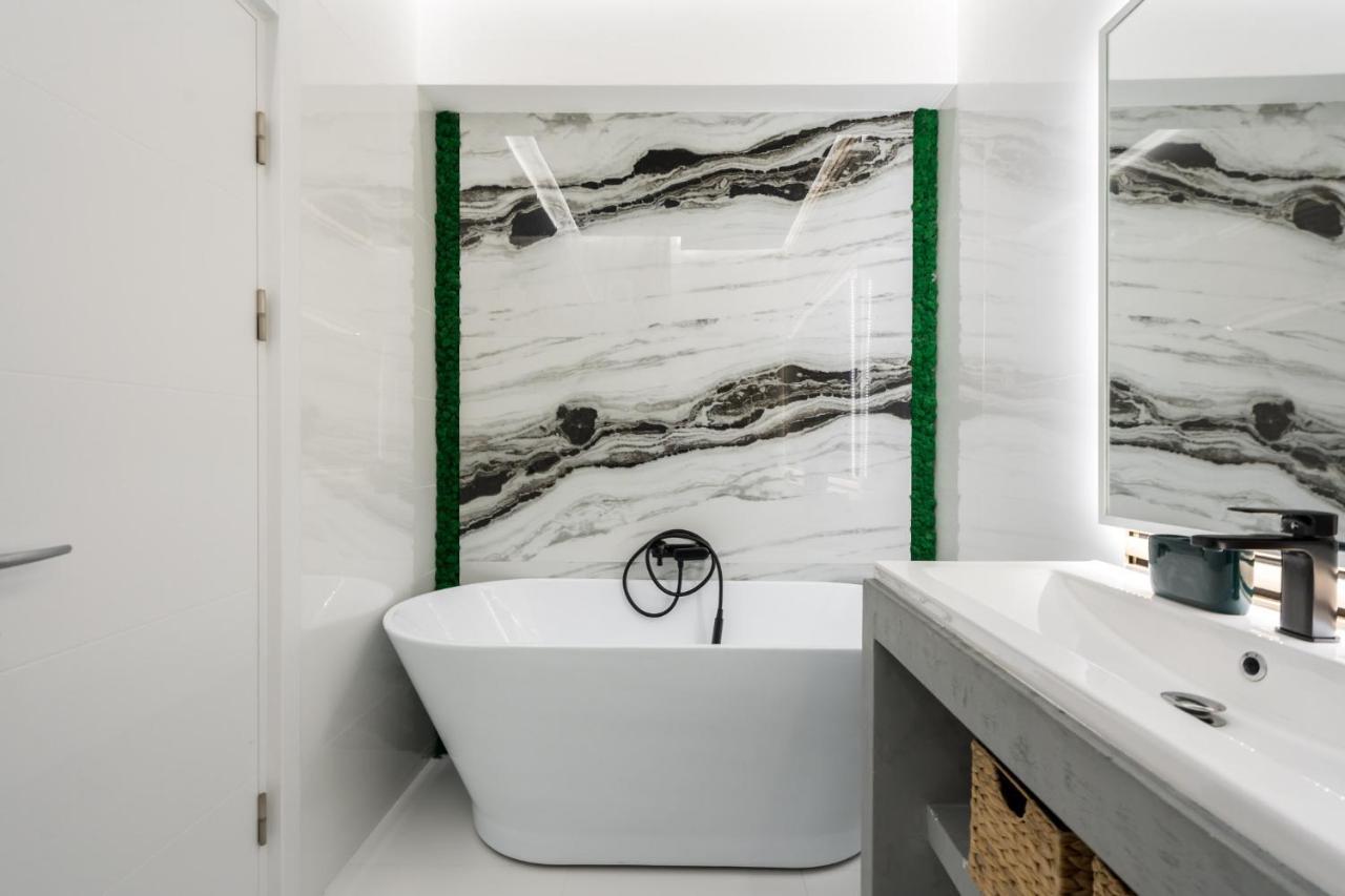 Apartament Jungle Escape - Luxe 1-Br Haven In Bukareszt Zewnętrze zdjęcie